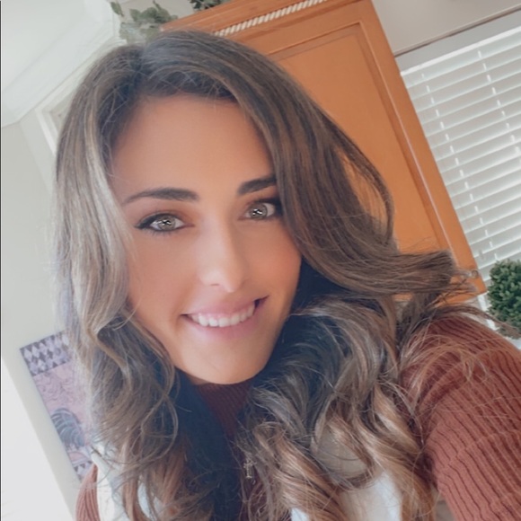 Meet your Posher, Ashley - Picture 1 of 1